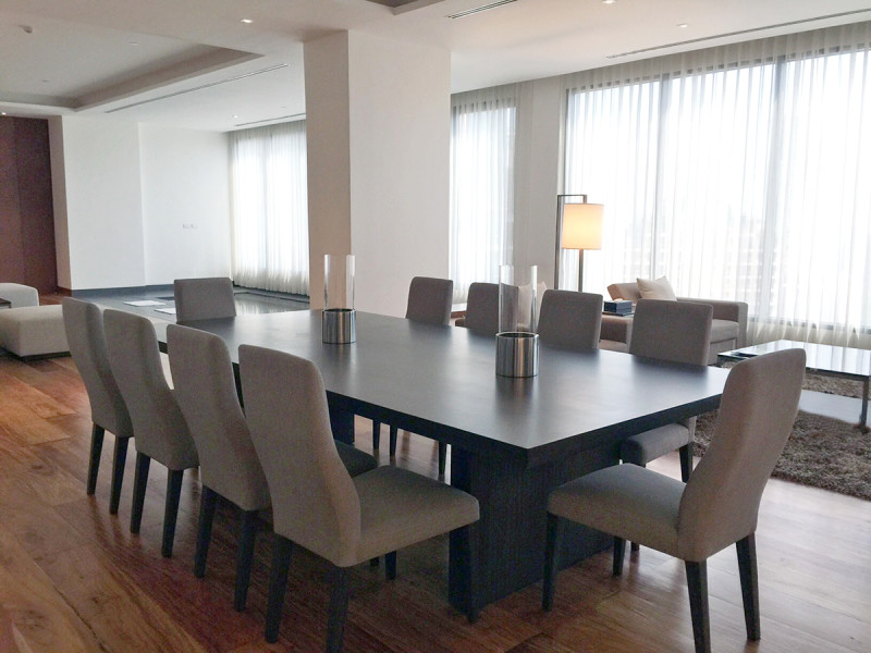 The elegant dining room can seat up to 10! It gives guests plenty of elbow room for room service and parties.